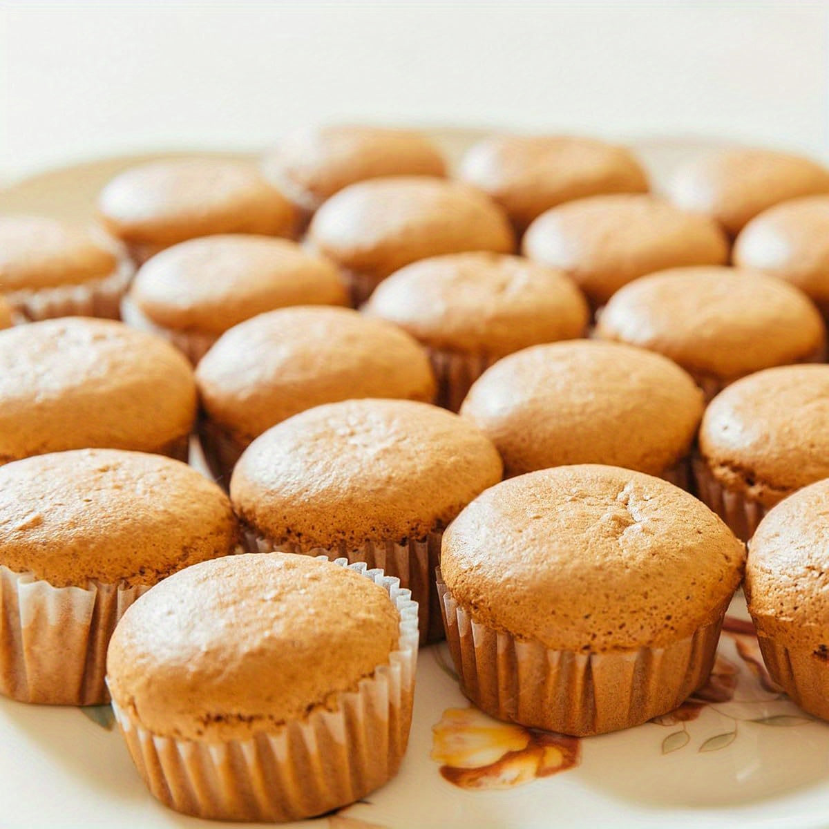 1000pcs Heavy-Duty Greaseproof Cupcake Liners - Non-Stick Baking Cups, Heat-Resistant up to, for Wedding, Birthday, Party, Everyday Baking - Commercial & Home Kitchen Use (1000 Count), Party Supplies, Uniform Shape, Foodsafe Material, Event Planners